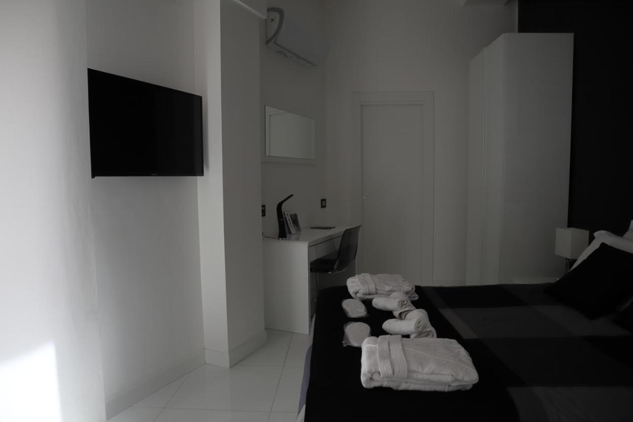 Rettifilo 201 Exclusive Rooms เนเปิลส์ ภายนอก รูปภาพ