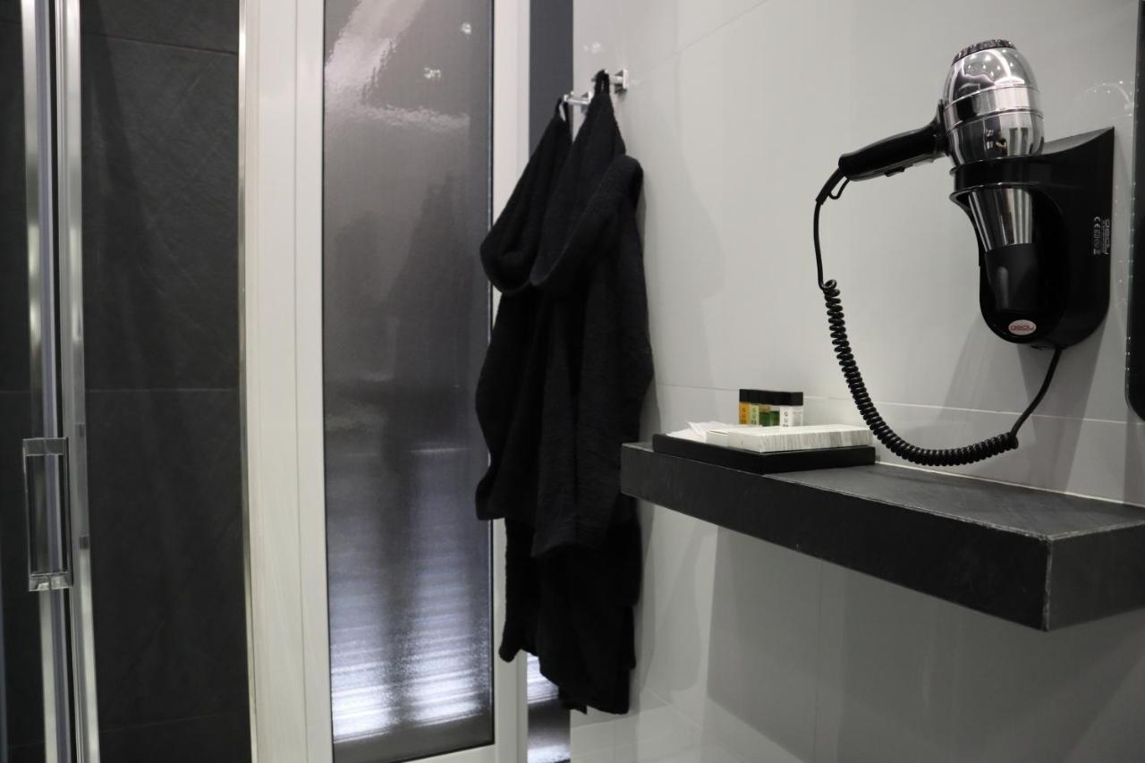 Rettifilo 201 Exclusive Rooms เนเปิลส์ ภายนอก รูปภาพ