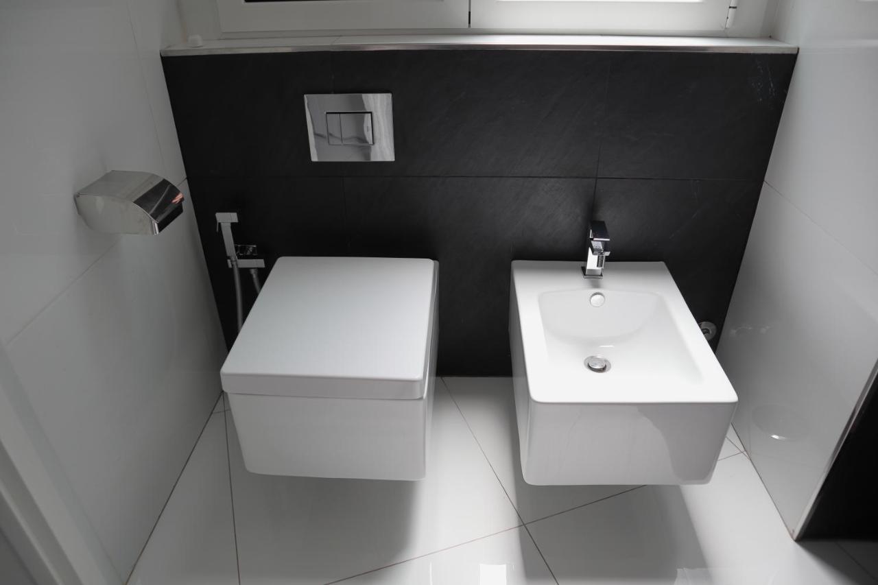 Rettifilo 201 Exclusive Rooms เนเปิลส์ ภายนอก รูปภาพ