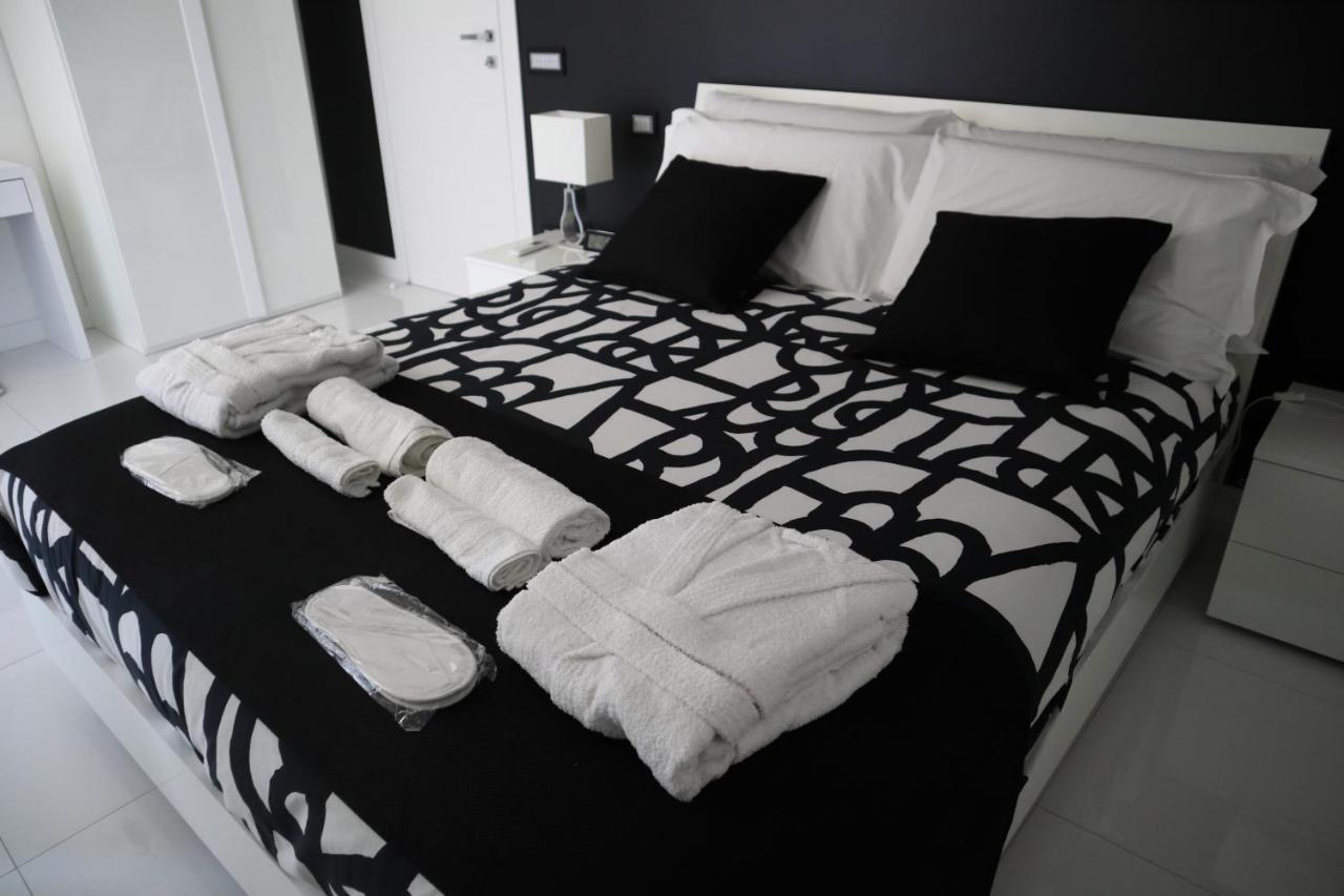 Rettifilo 201 Exclusive Rooms เนเปิลส์ ภายนอก รูปภาพ