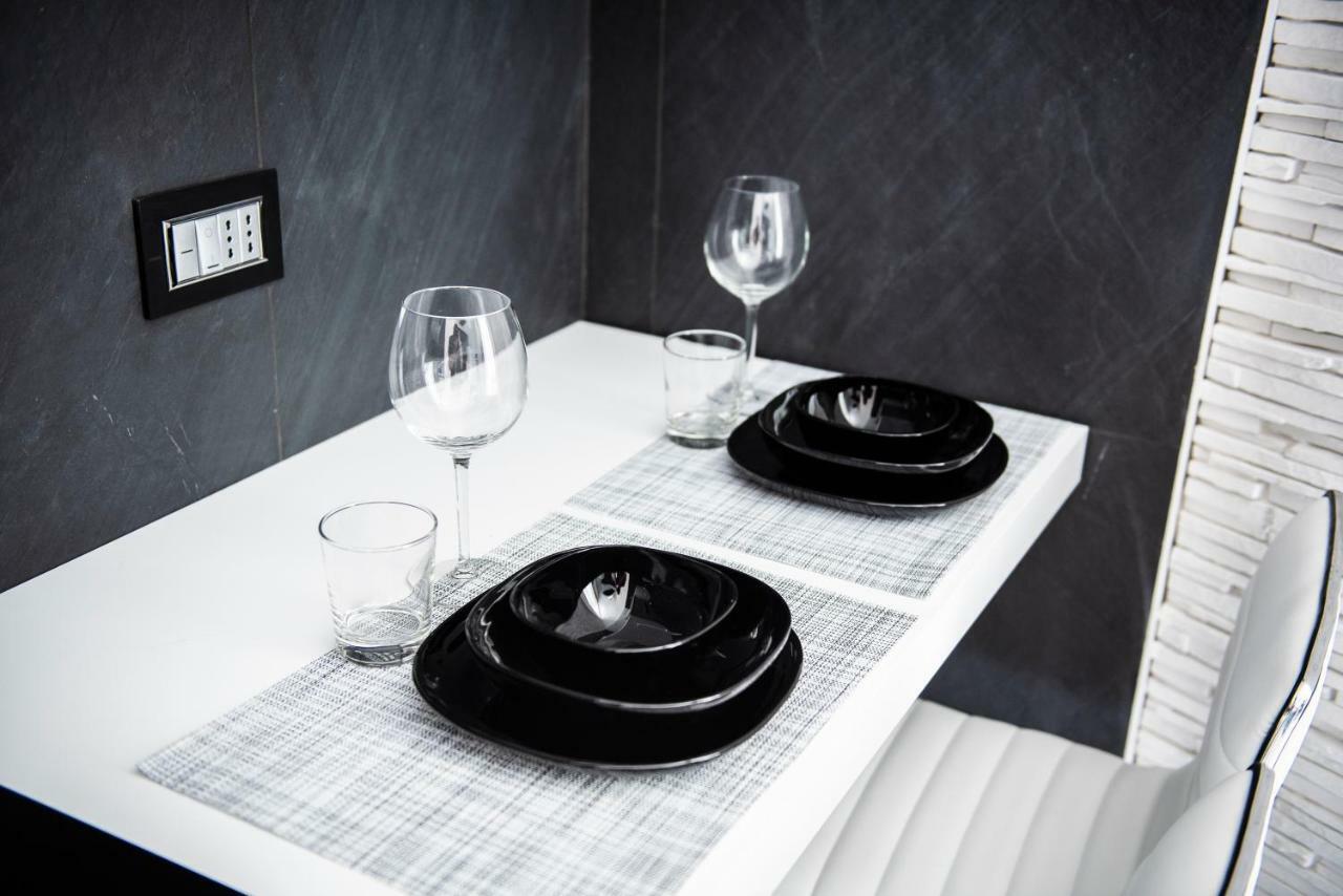 Rettifilo 201 Exclusive Rooms เนเปิลส์ ภายนอก รูปภาพ
